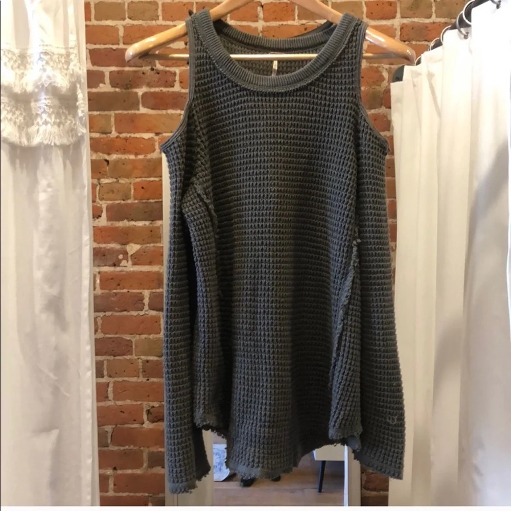 FREE PEOPLE | Sweater Cold Shoulder - Picture 2 of 4